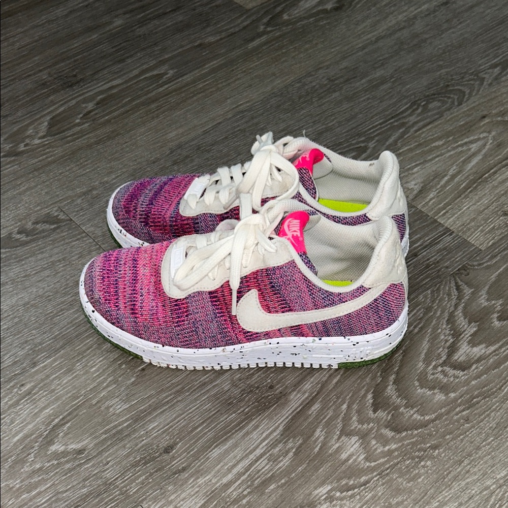 NIKE Pink and White Knit Sneakers - Picture 3 of 6